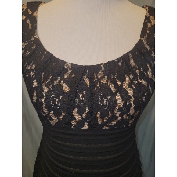 Lace london times Dress size 8 - Picture 4 of 4